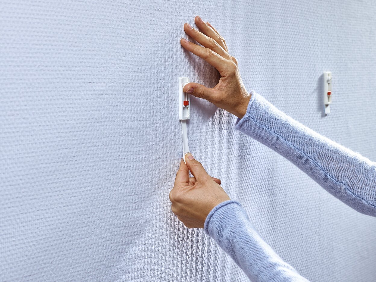 [en-en] tesa Smart Mounting System Adhesive Nail Adjustable 1kg Step 12 of 12 wallpaper
