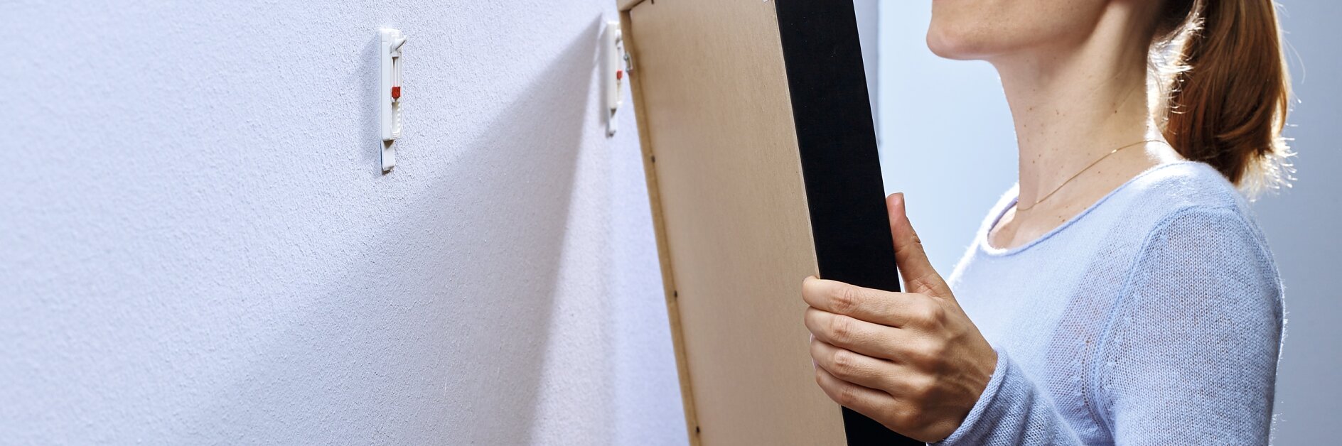 Lujasti kiinnittyvä koukku on vaihtoehto rautanaulalle. Jätä vasara hyllylle!