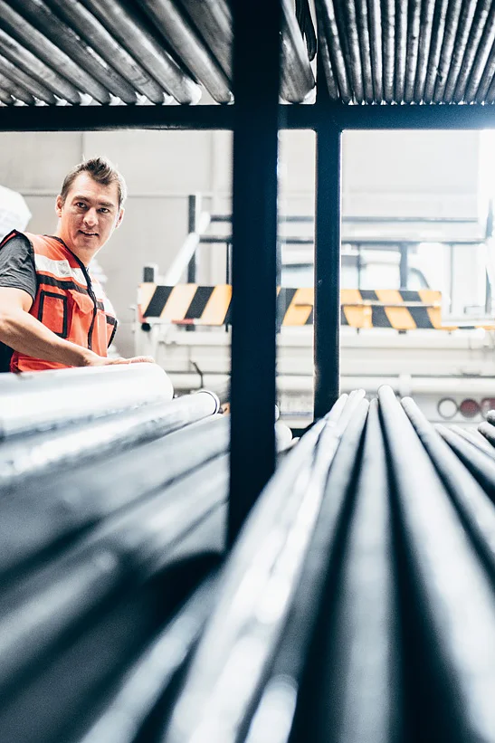 tesan itsekiinnittyvät teippiratkaisut metalliteollisuudelle