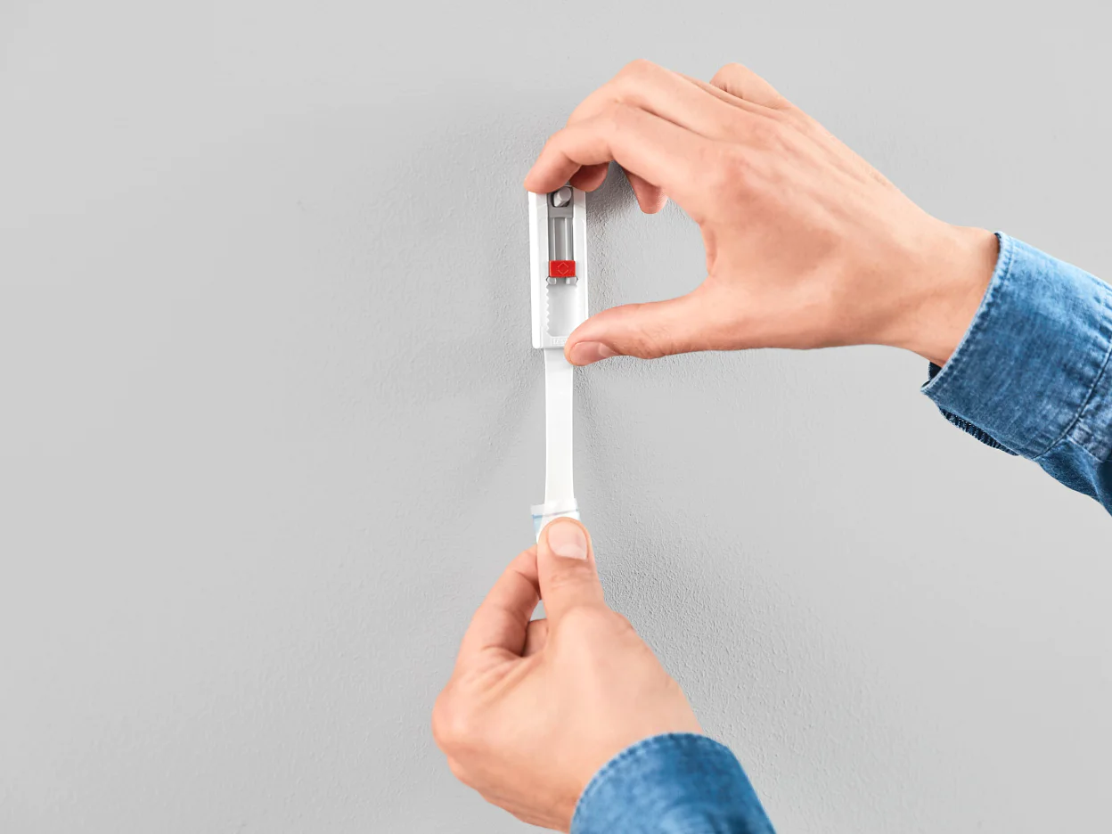 [en-en] tesa SMS adjustable nail for wallpaper for devices, step 8 of 8