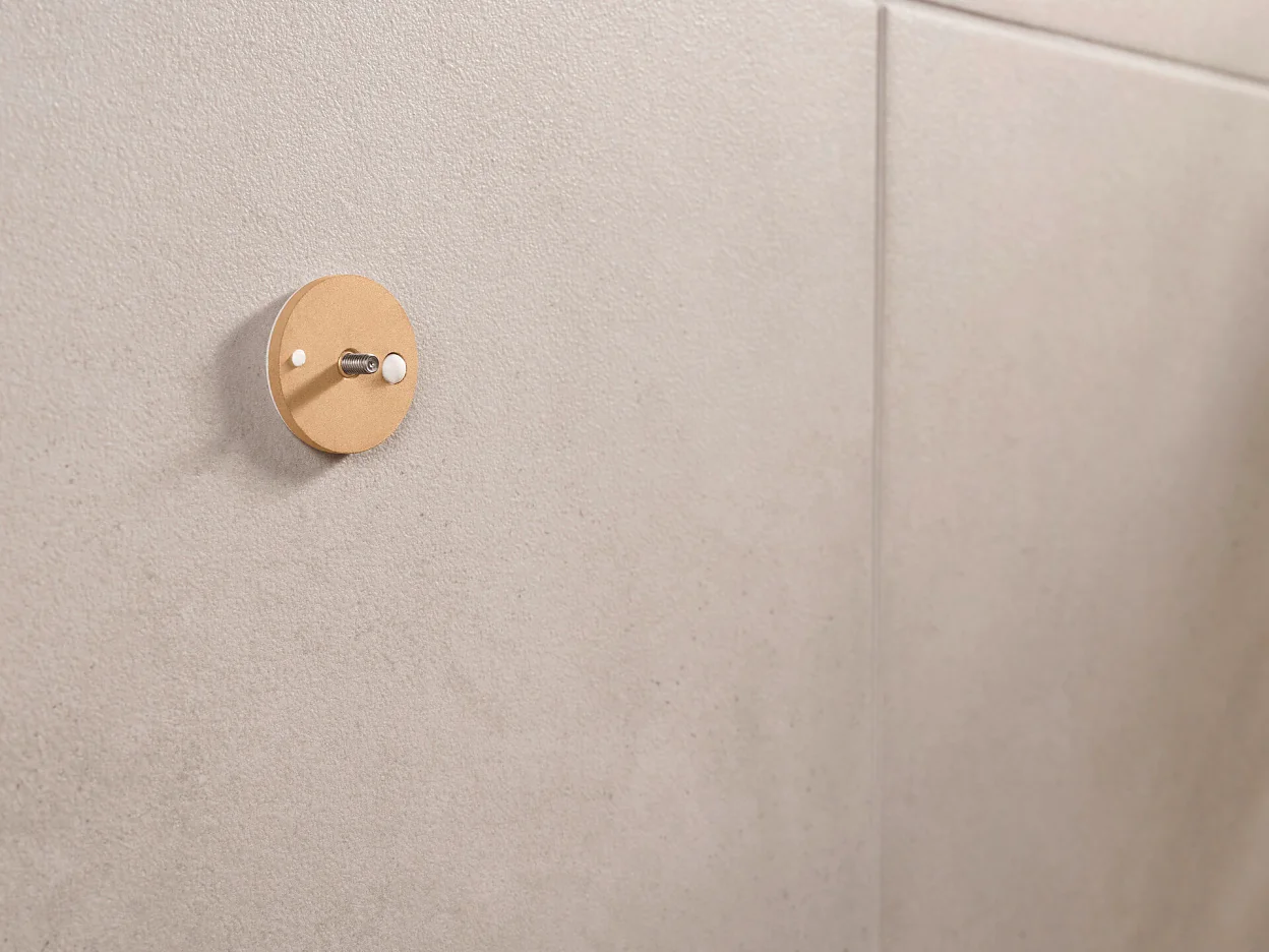 tesa_Moon_coloured_towel-hook_step_04of10_ap