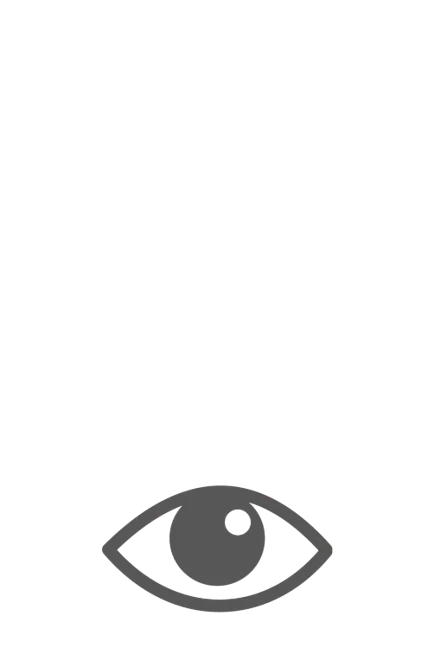 Nuori nainen, jolla on kiharat hiukset ja yllään musta paita, istuu ja nojaa valkoista seinää vasten. Hänen käsivartensa ovat ristissä, ja hän katsoo suoraan kameraan neutraali ilme kasvoillaan. Tausta on yksinkertainen, mikä korostaa hänen olemustaan. (This text has been generated by AI)