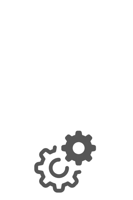 Mies, jolla on heijastava turvaliivi ja työsaappaat, seisoo kädet lanteilla sorakasan edessä pitäen kädessään tesa-teippirullaa. Taustalla näkyy sininen taivas, jossa on hajanaisia pilviä, sekä useita nostureita rakennustyömaalla. (This text has been generated by AI)