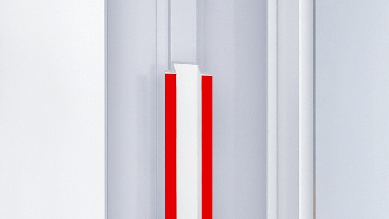 Fixation de barres de renfort Les barres de renfort sont fixées sur les hottes en acier inoxydable avec un ruban mousse.