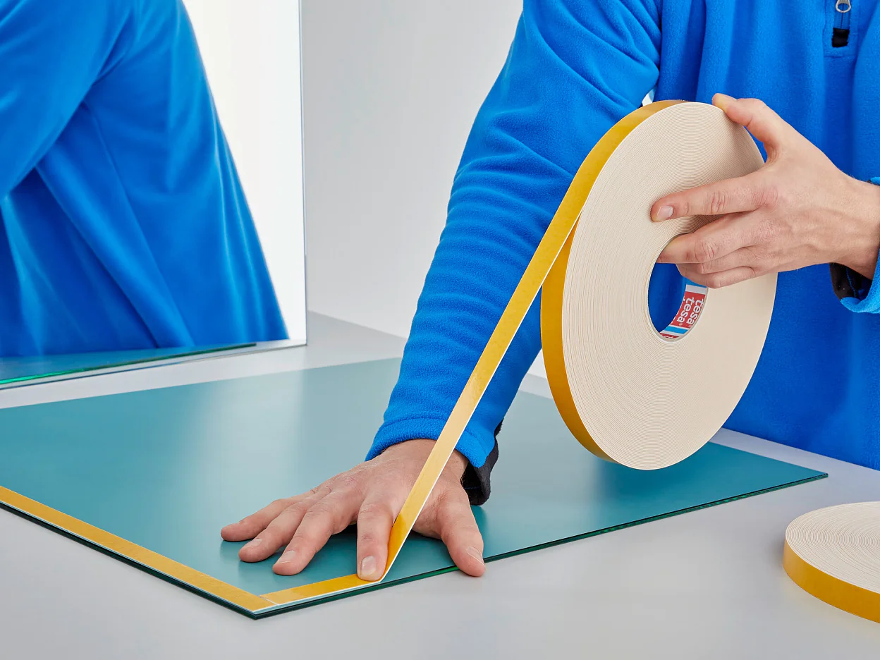 tesa 4952 double sided mirror tape step1of4 002