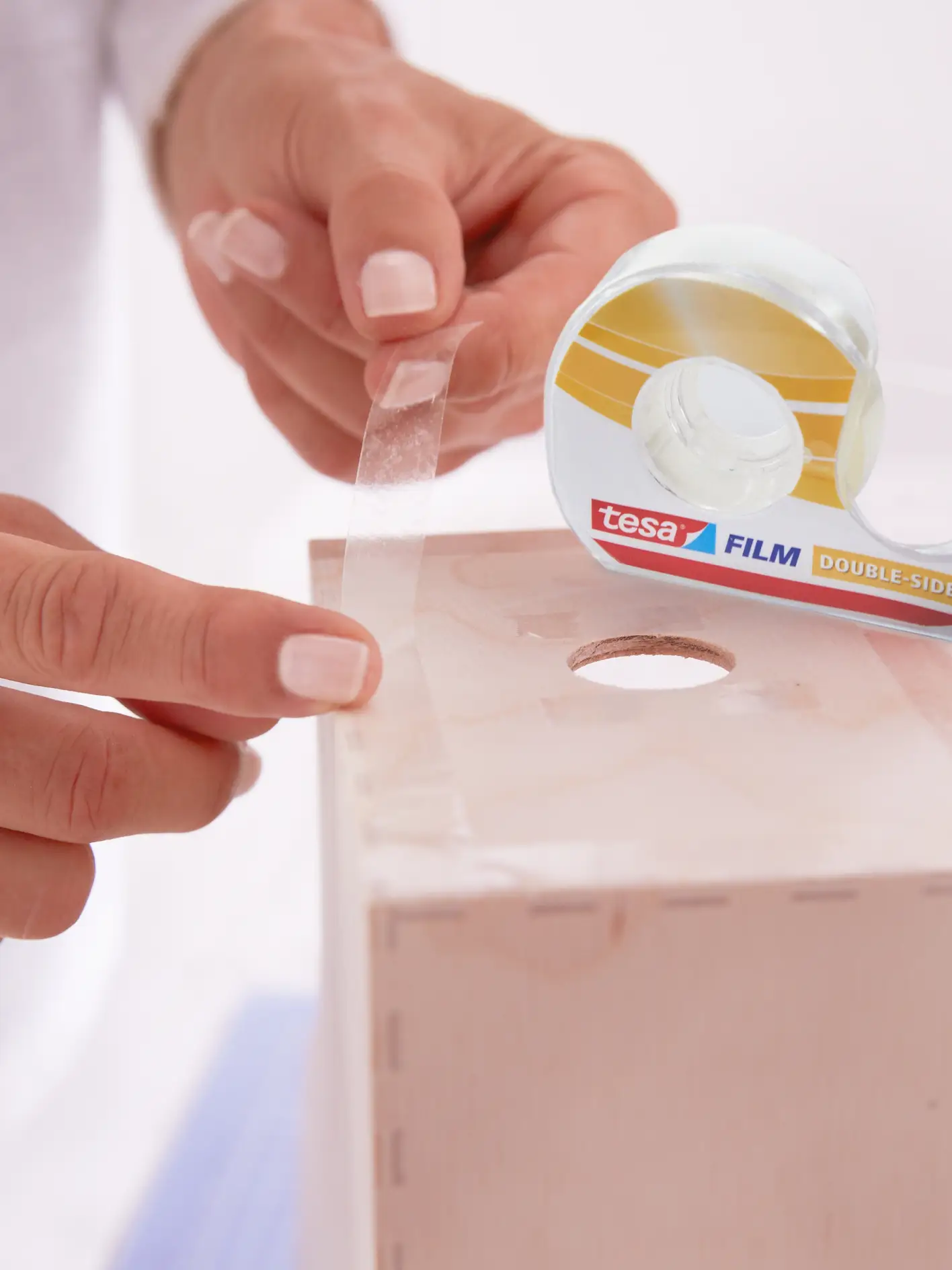 Now apply the tesafilm® double-sided tape to the edges and around the hole.