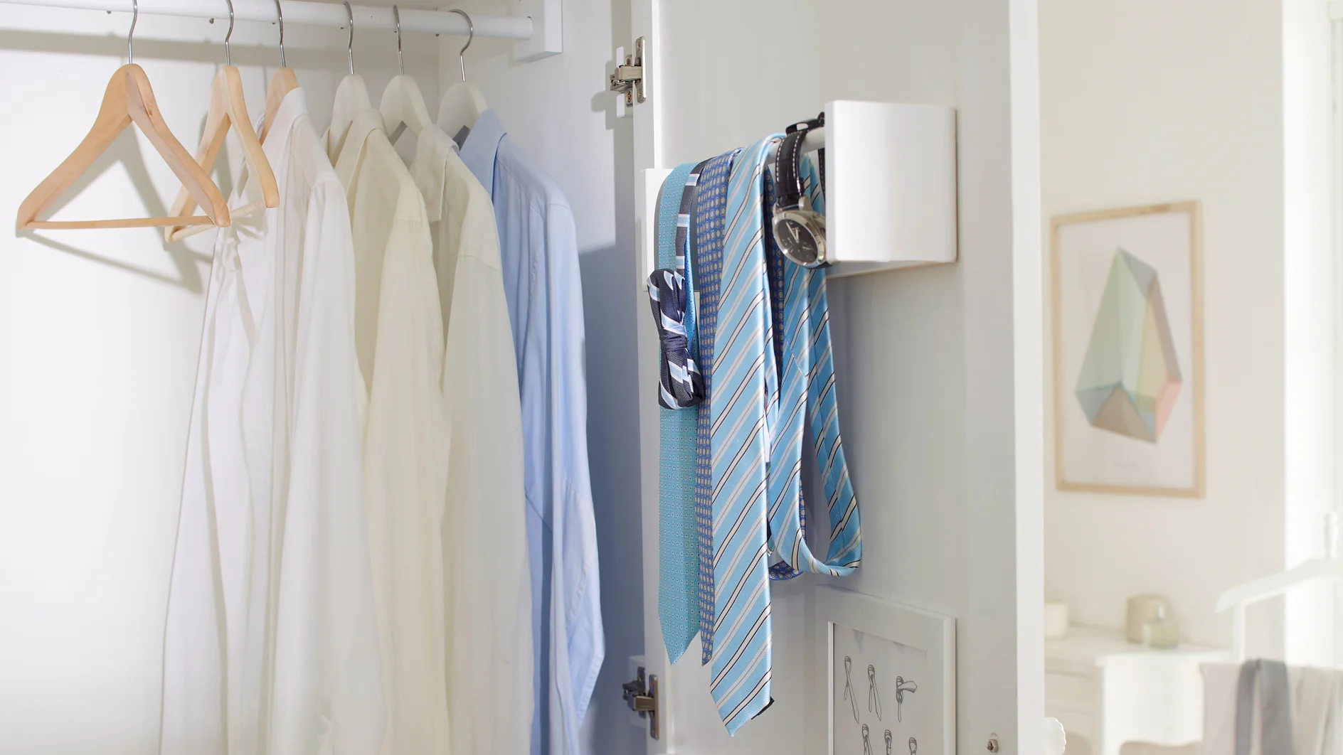 Too many ties and nowhere to hang them? No problem. Why not convert a spice rack into a handy tie rack? It's quick and easy to make and held securely in place wtih tesa Powerbond® INDOOR.