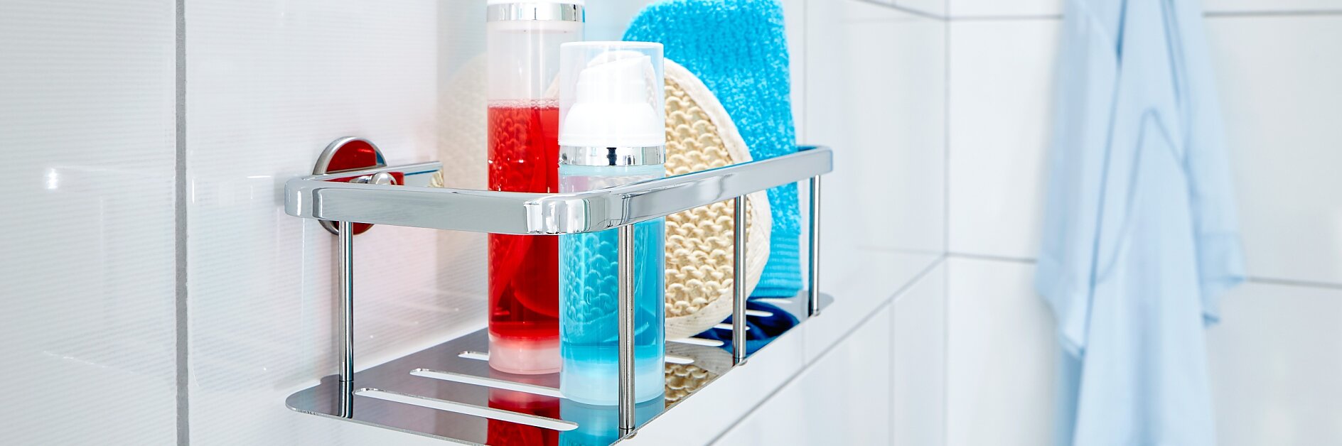 Gardez vos produits de douche à portée de main, mais à l’abri des gouttes.