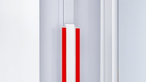 Fixation de barres de renfort Les barres de renfort sont fixées sur les hottes en acier inoxydable avec un ruban mousse.