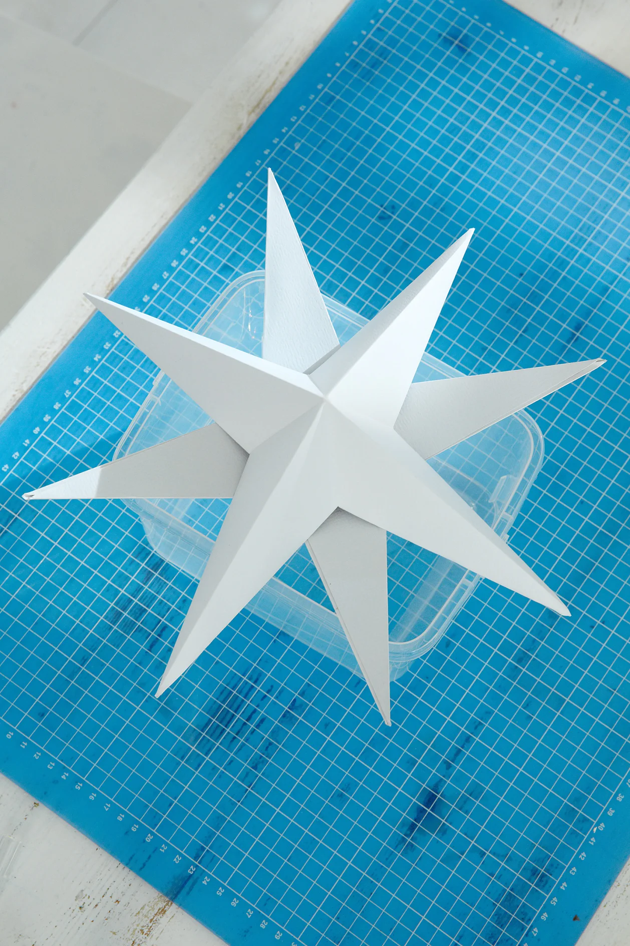 DIY Paper Stars / Step 14: Glue stars to each other according to the markings