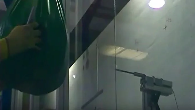 Vidéo crash test fixation adhésive pour cloisons en verre