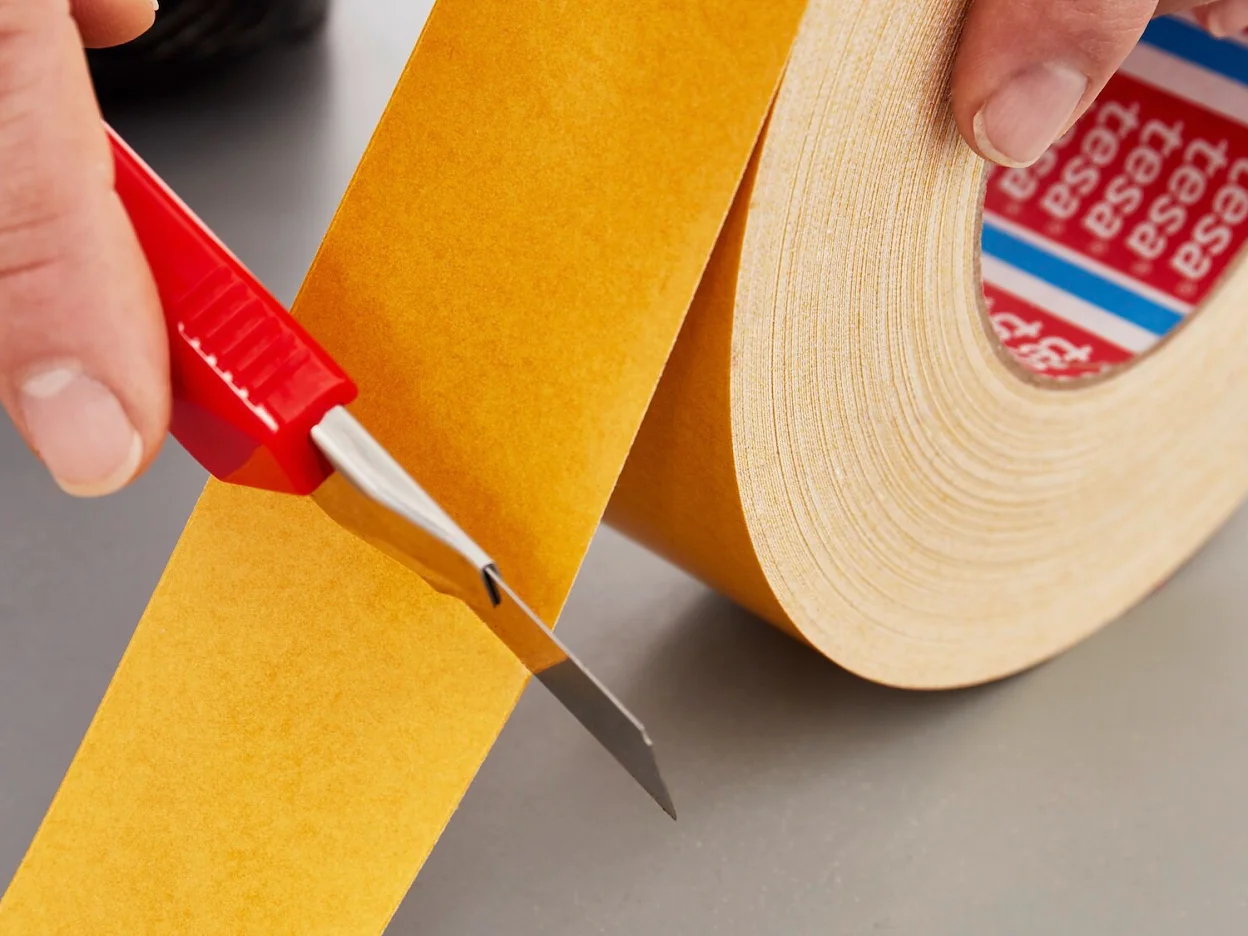 tesa 4964 double sided tape with fabric backing step3of7 ap
