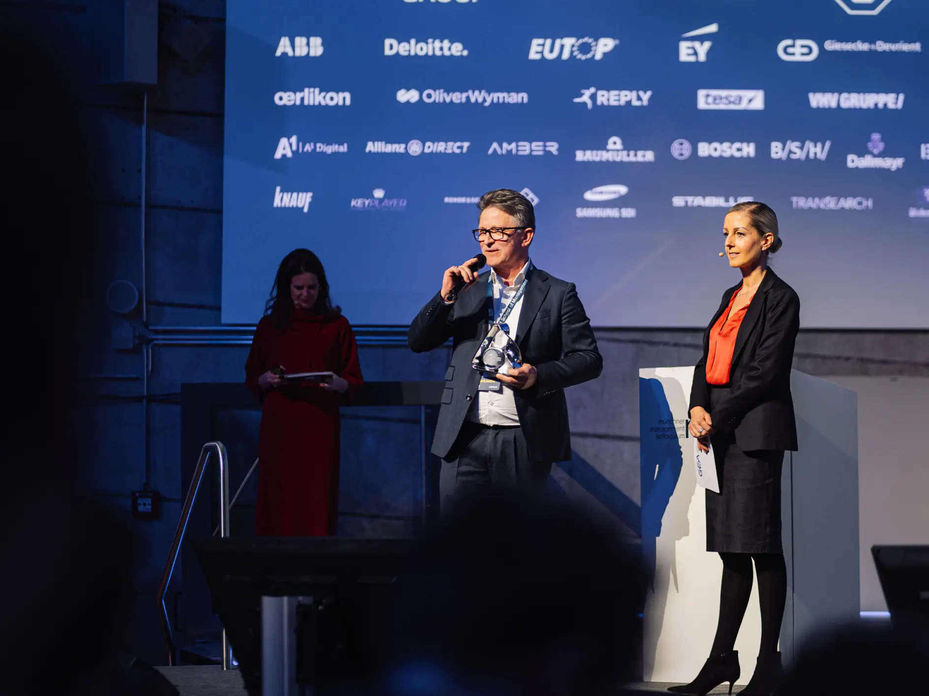 Le PDG Dr Norman Goldberg accepte le prix d'excellence MMK dans la catégorie 