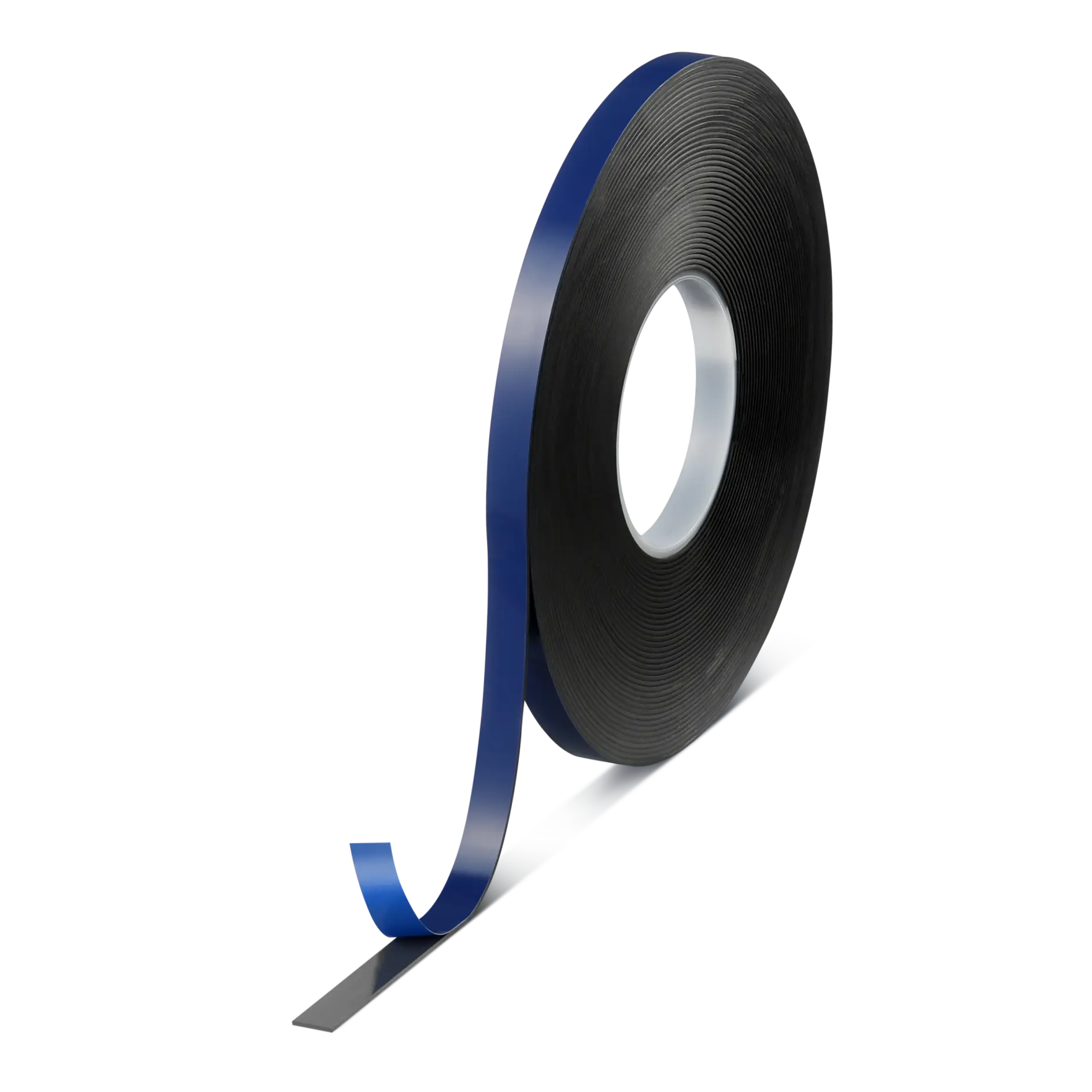 Rouleau de ruban adhésif noir avec un bord bleu, partiellement déroulé sur un fond blanc tesa (This text has been generated by AI)
