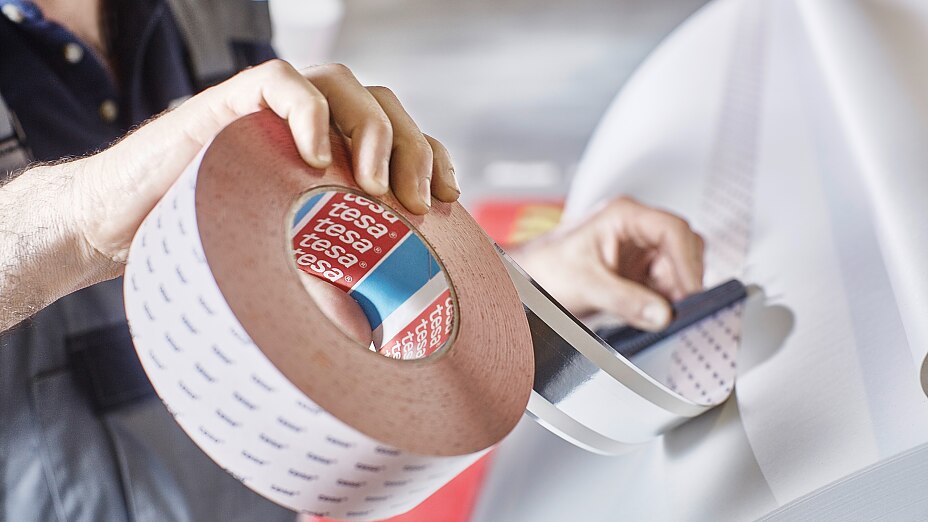 tesa® végtelenítőszalagok papírnyomtatáshoz Végtelenítőszalagok papír- és nyomdaipari alkalmazáshoz