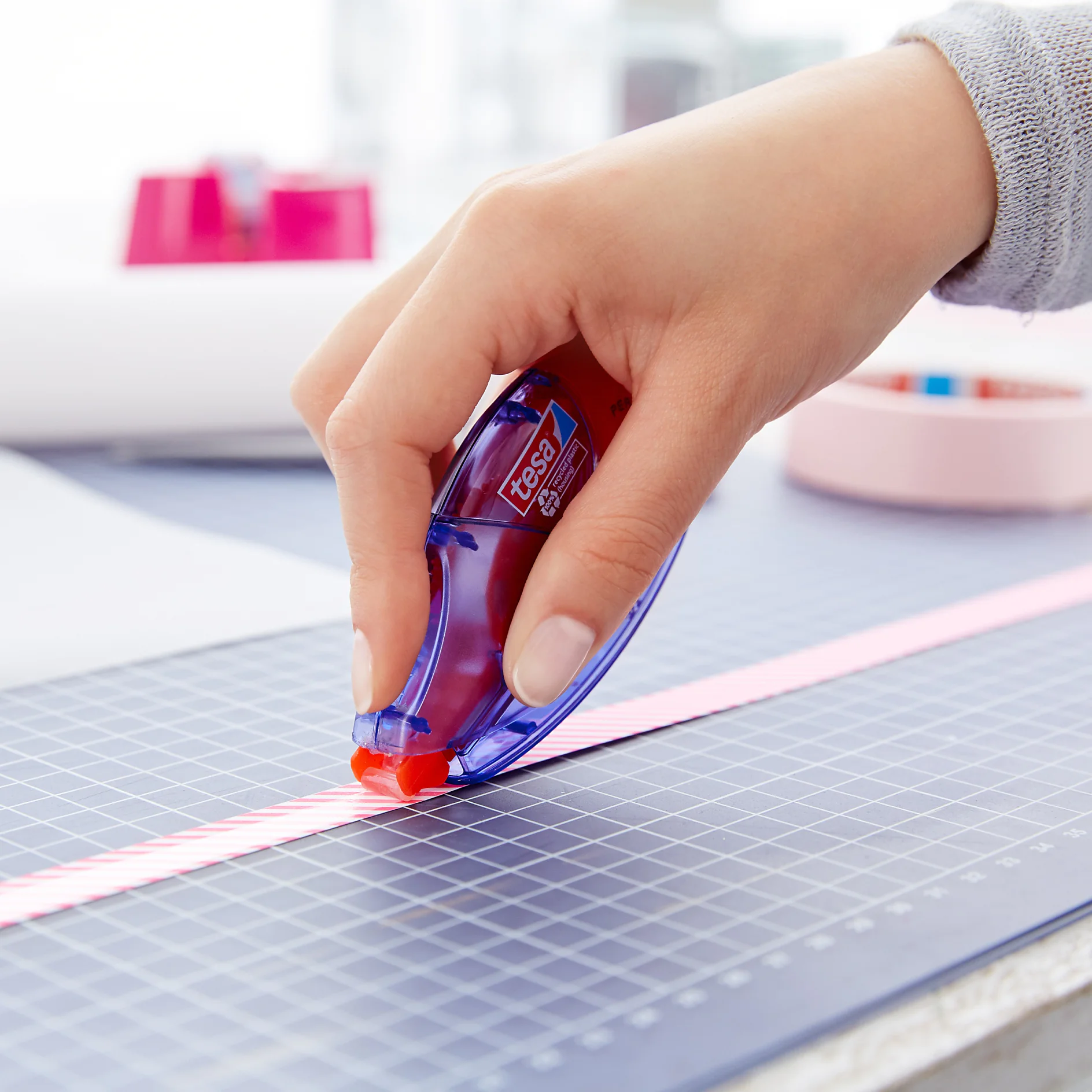 Cut the tracing paper according to the size of the glass lantern + 1 cm width. Apply glue to a neon paper strip using the Glue Roller and attach it to the bottom border of the tracing paper.