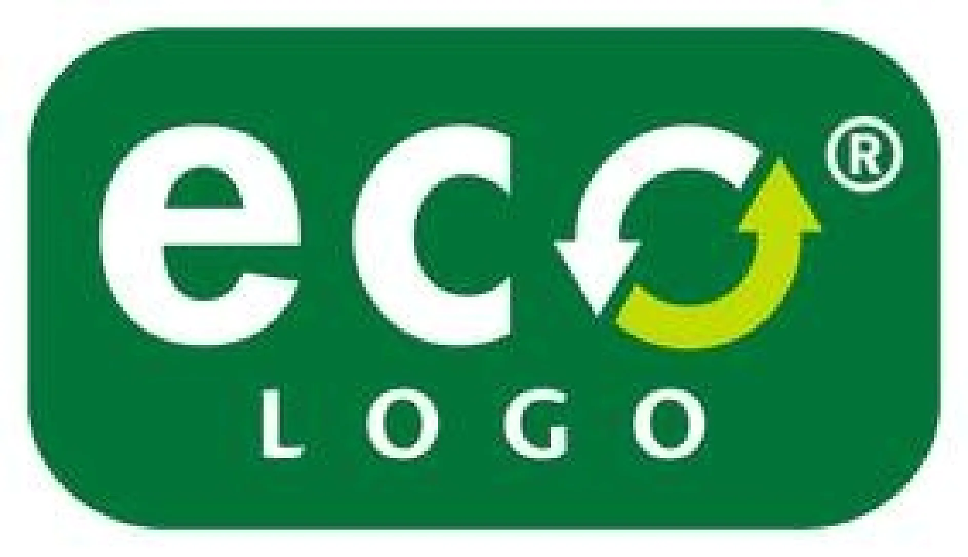 Zöld logó az eco szóval kisbetűs fehér betűkkel. Az „o” részleges kört alkotó nyilakkal stilizált, egy fehér és egy sárga. Az „eco” alatt a „LOGO” szó található. A logót lekerekített, téglalap alakú zöld háttér tartalmazza. (This text has been generated by AI)