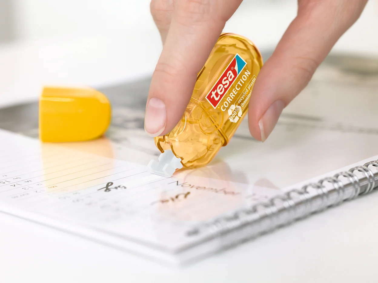 [en-en] tesa Mini Roller Correction ecoLogo, yellow