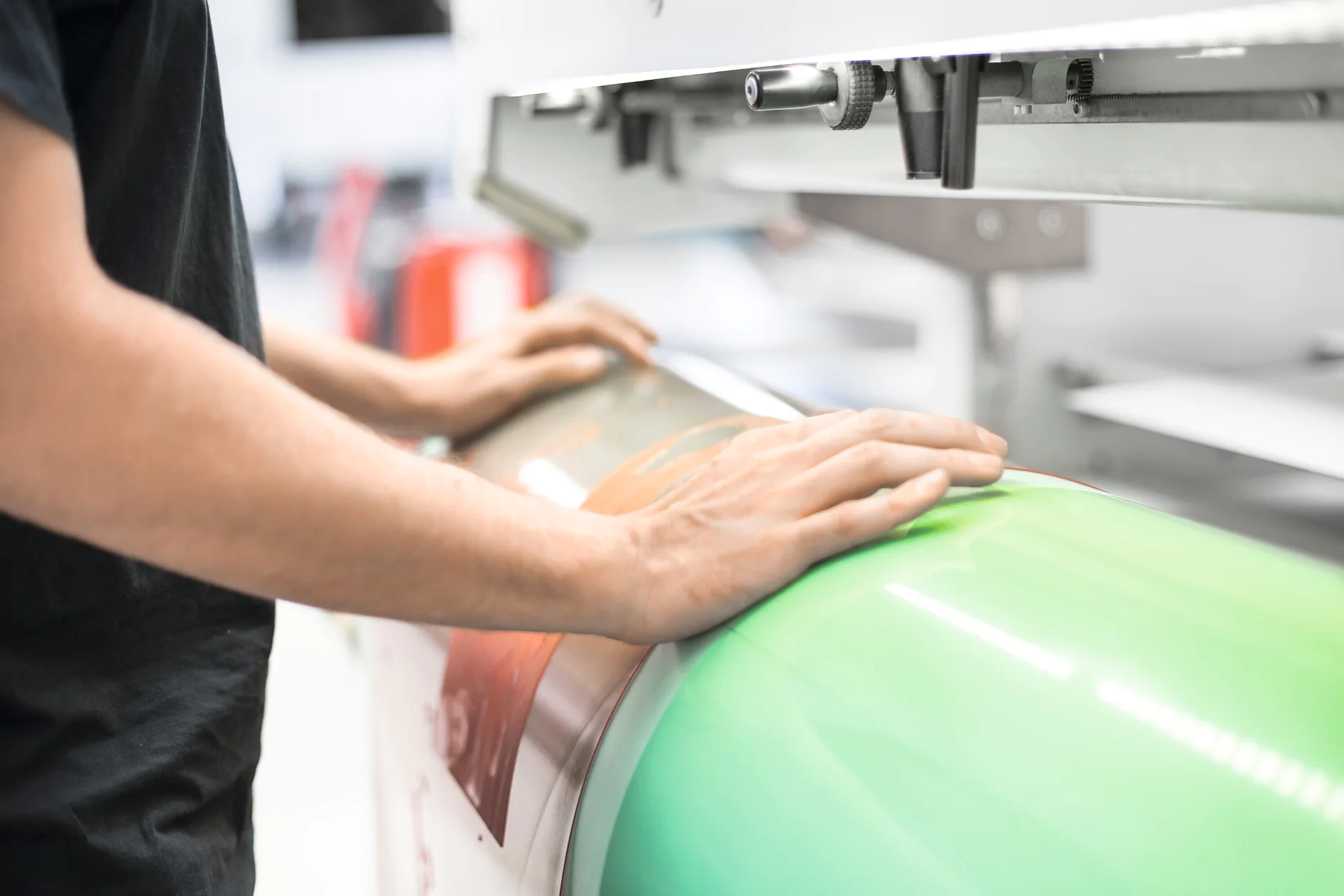 Mounting a plate on a tesa® Twinlock sleeve at Christiansen Print