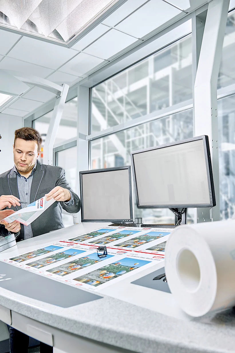 Il vostro partner per le soluzioni adesive per il settore della carta e della stampa