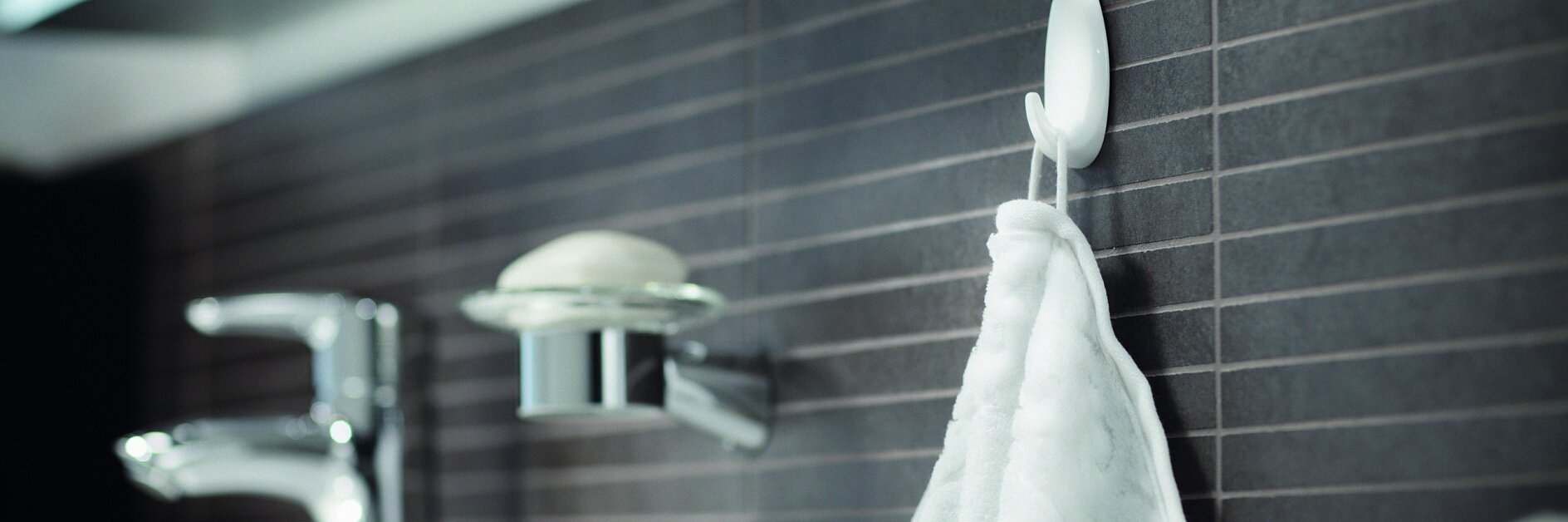 I ganci adesivi Powerstrips® sono adatti anche all'uso in cucina o in corridoio.