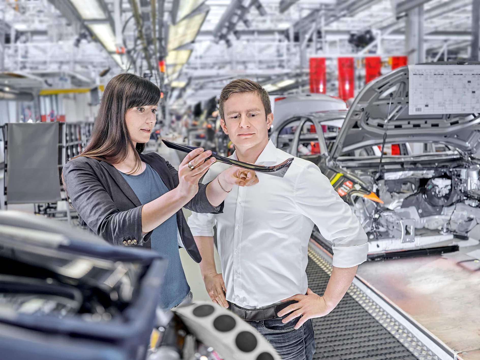 Il vostro partner nelle soluzioni adesive per l'industria automobilistica.