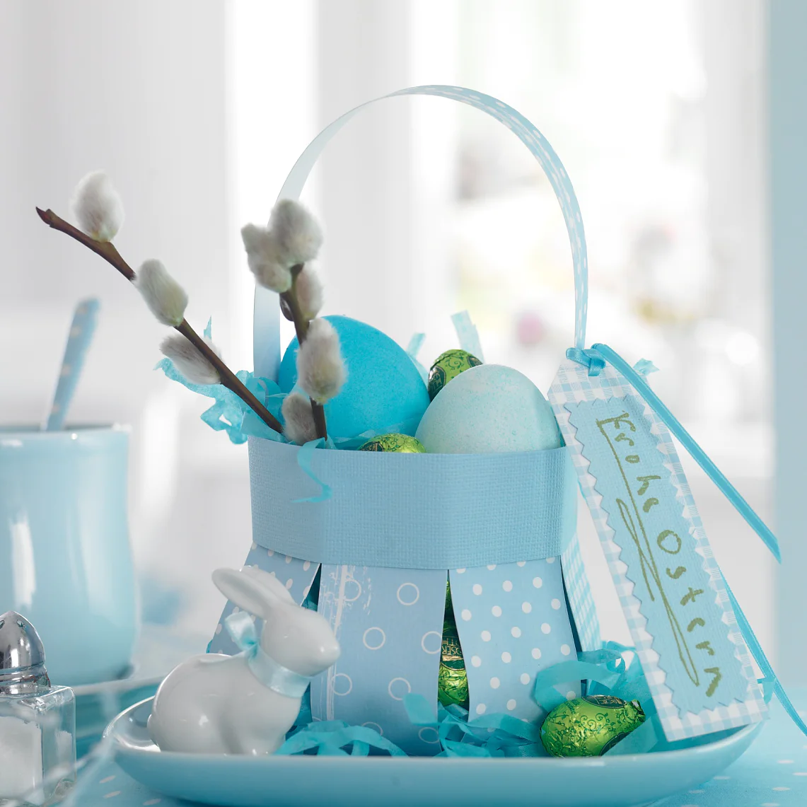 What a nice way to start the day: every guest has a little, lovingly filled basket waiting for them at their seat.