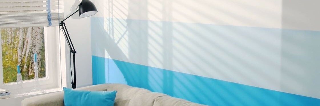 Creation of an innovative, gradient wall painting of four schades of blue with the help of tesa® masking tape.