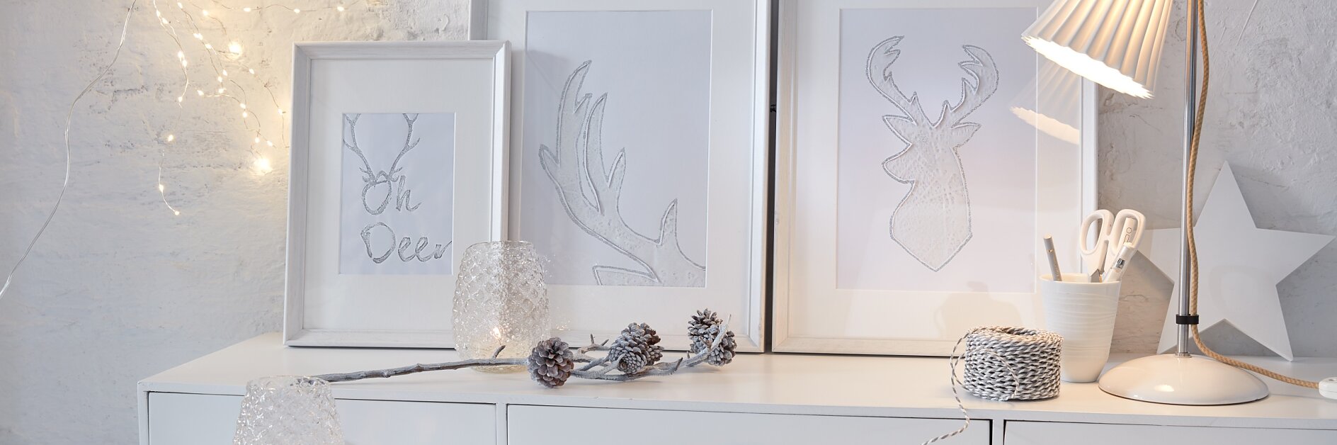 Create your own glitter reindeer pictures!