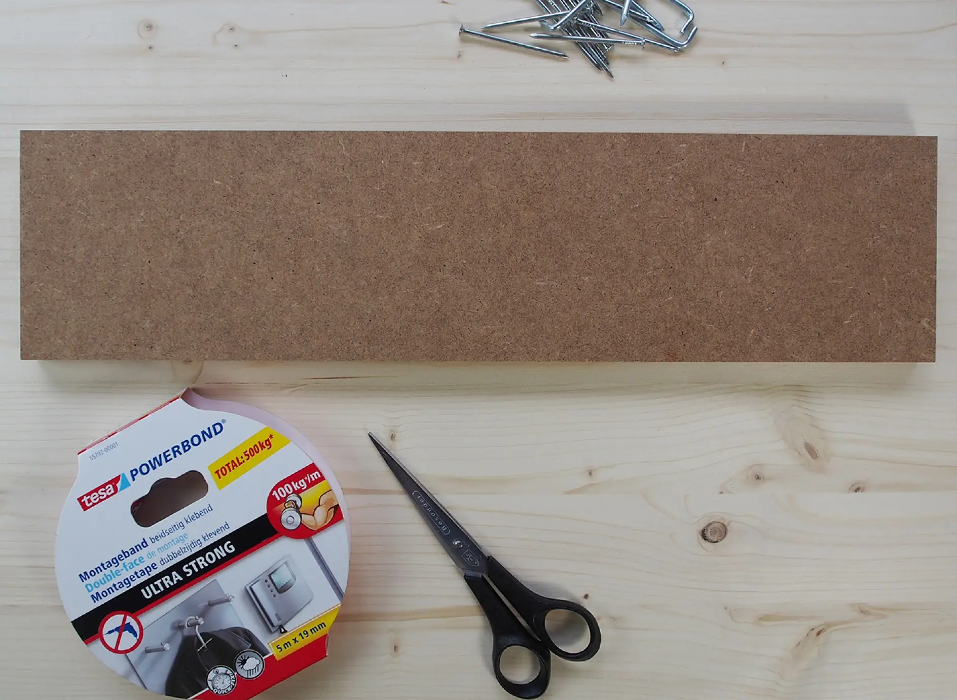 Image of nails, hardwood, scissors and tesa® Powerbond ULTRA STRONG double-sided adhesive tape.