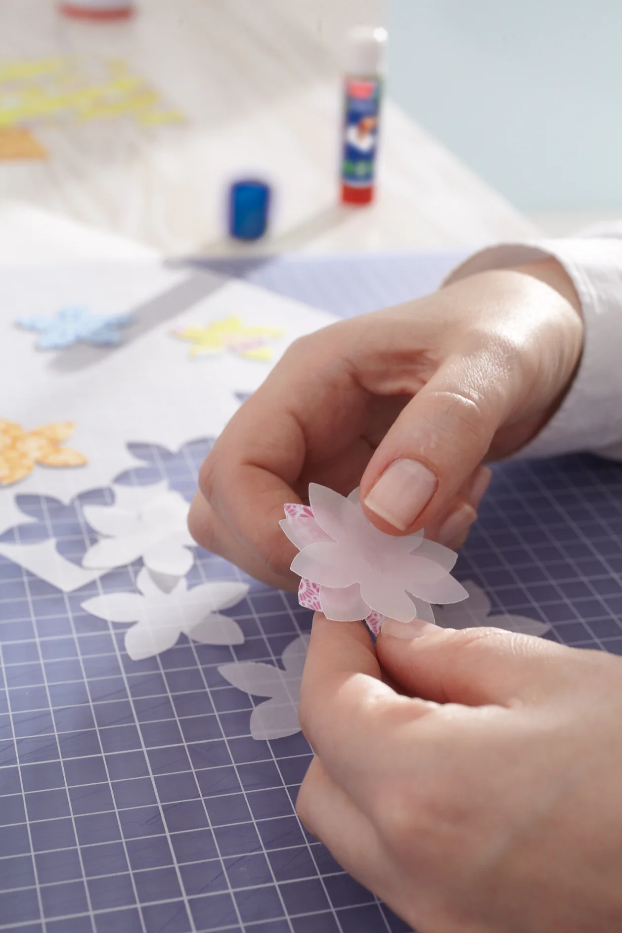 DIY Paper lantern / Step 4: Stamp flowers