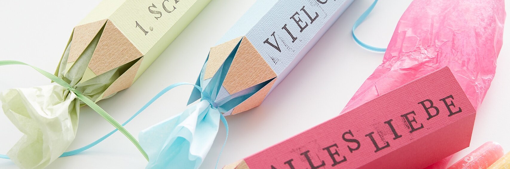 Magic pencil: Abracadabra – The best gifts for the first day of school are hiding in a self-crafted pencil! It is decorated with plenty of good wishes and filled with goodies.