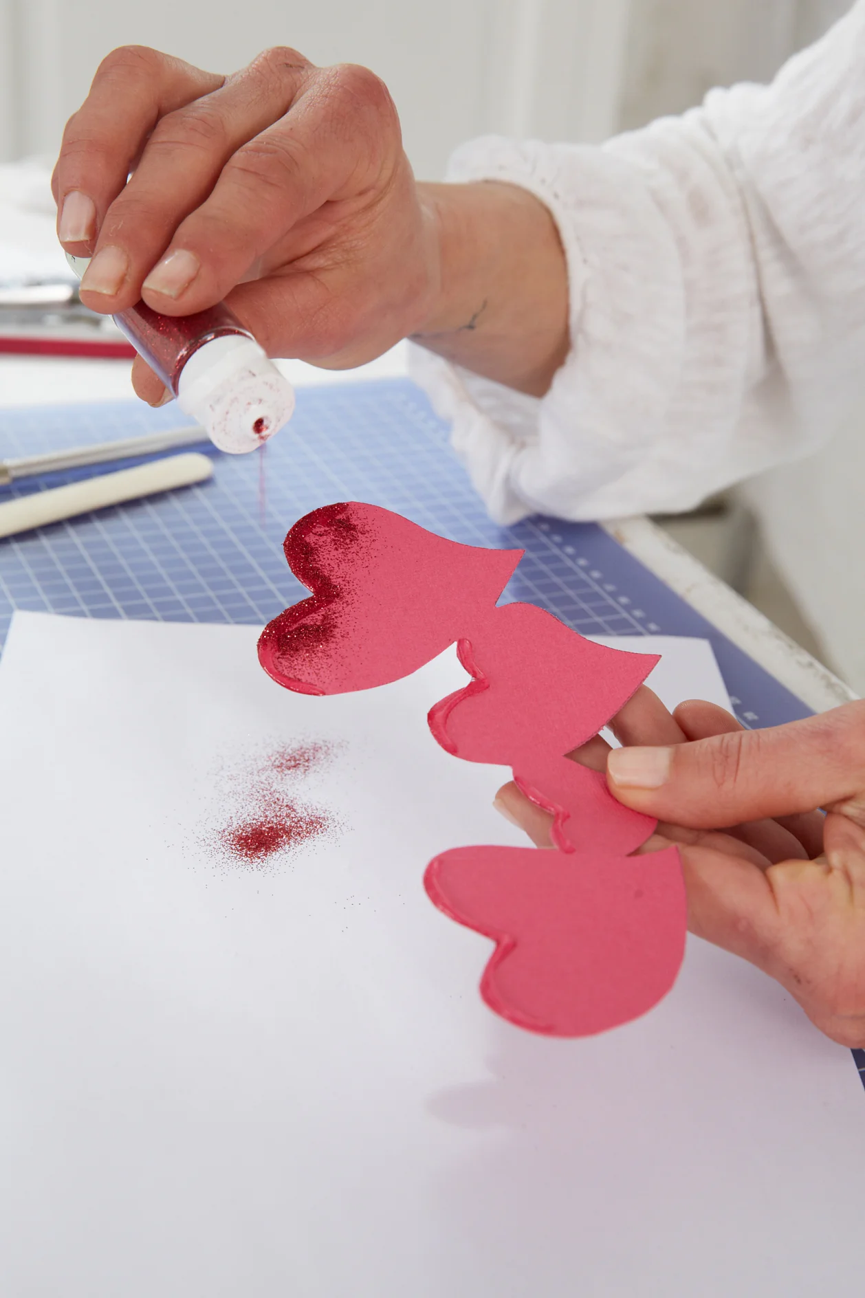 DIY Valentine's Day Card / Step 7: Sprinkle glitter