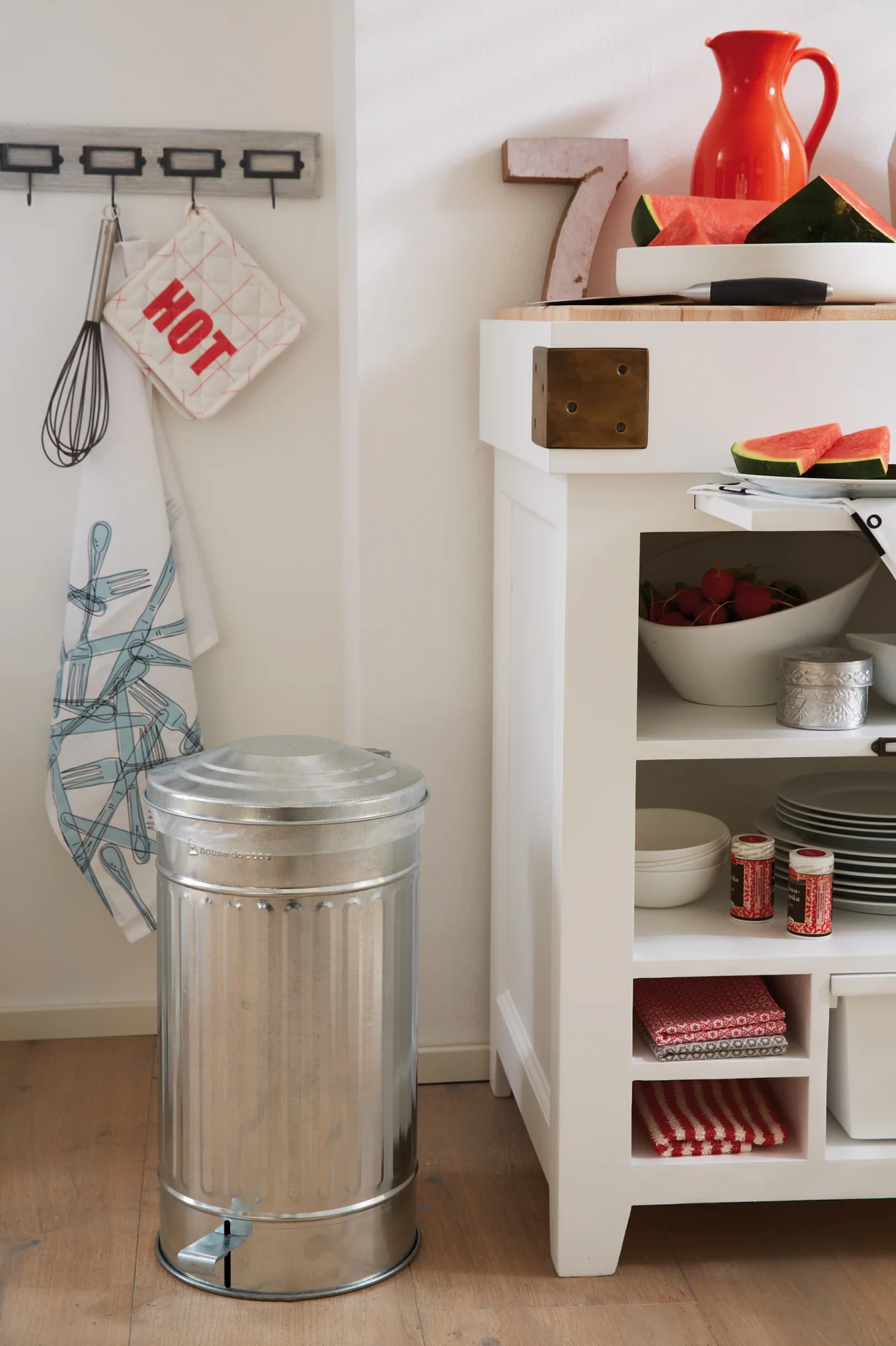 tesa trendpapier 7 / Idee 7: Mülleimer / Aufmacher DIY Garbage pail / Description