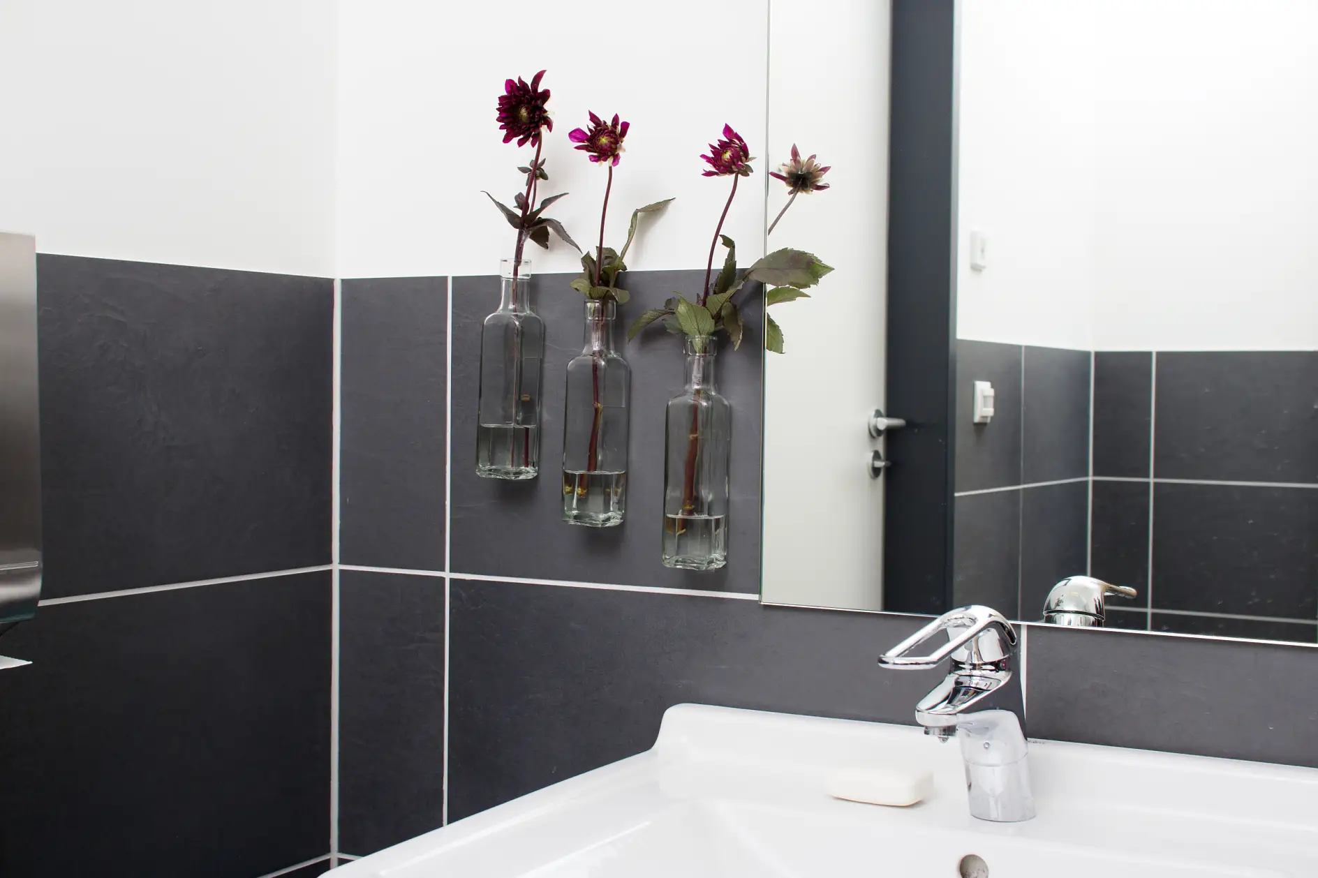 vasi di fiori in bagno fissati con tesa Powerstrips® Strips Transparent Large