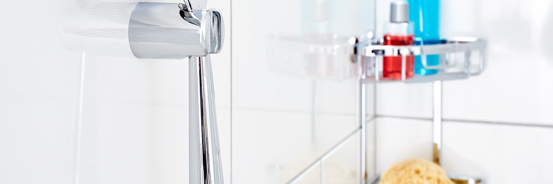 Monta la tua lamina in gomma sulla parete del bagno affinché sia pronta all’uso.