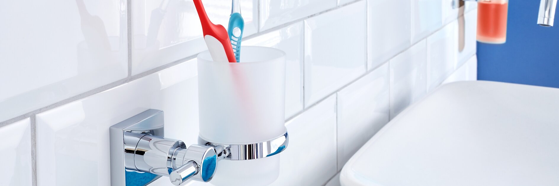 Non lasciare che il bicchiere tolga spazio sul tuo lavabo. Riponilo nel posto giusto.