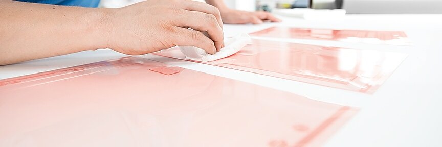 Man cleaning flexo printing plate