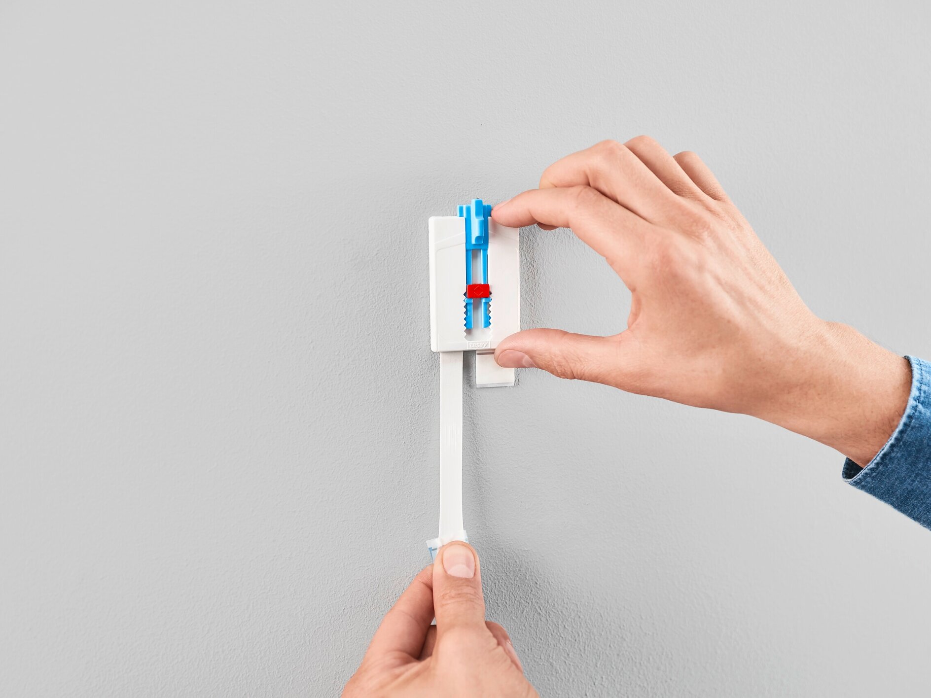 Gancio Adesivo TESA Per Carta Da Parati - Regolabile, Fino A 2kg, Confezione 2 Pezzi - Foto 3