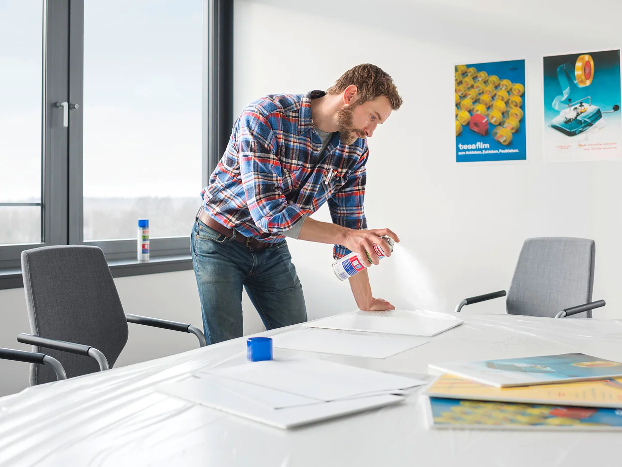 [en-en] Facility Management tesa Spray glue Permanent