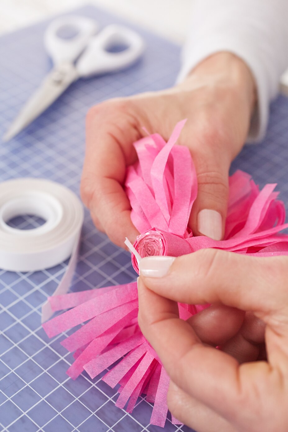お花紙でギフトラッピングをアレンジする方法 テサdiyレシピ お花紙でギフトラッピングをアレンジする方法 テサdiyレシピ