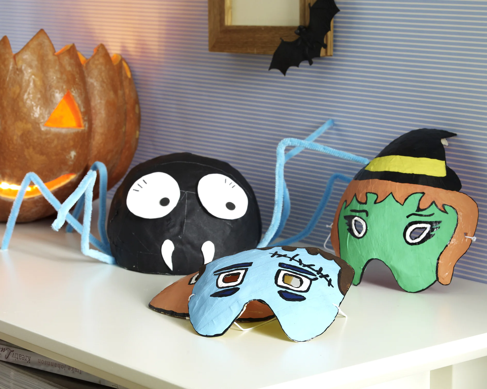 テサDIYレシピ：布テープでクモのハロウィーンかざりをDIY 完成イメージ