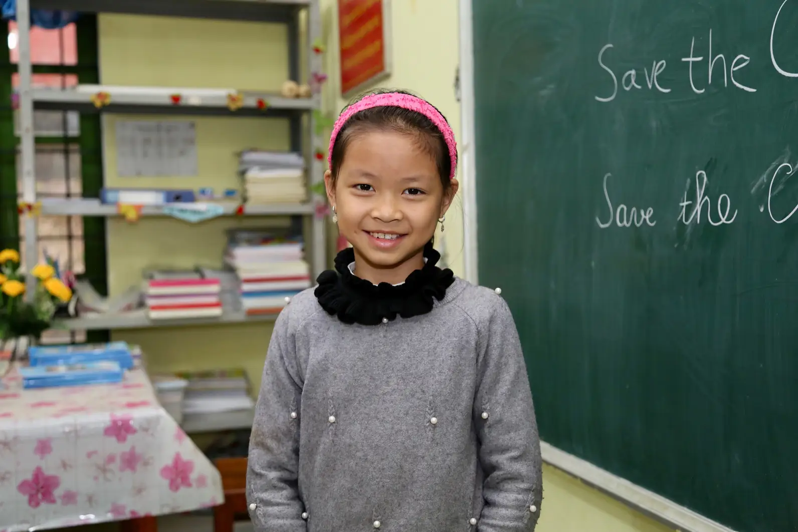 ベトナムで子どもたちに読み書きを教える教師の方々をサポートしています（写真提供：Save the Children）