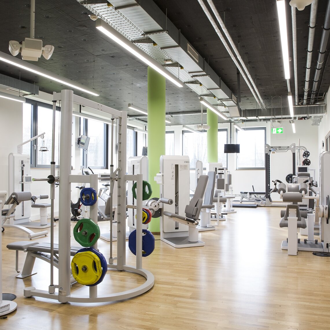 Für Sportbegeisterte steht unser hauseigener tesa sport club mit verschieden Kurs- und Trainingsangeboten zur Verfügung. Für Sportbegeisterte steht unser hauseigener tesa sport club mit verschieden Kurs- und Trainingsangeboten zur Verfügung.