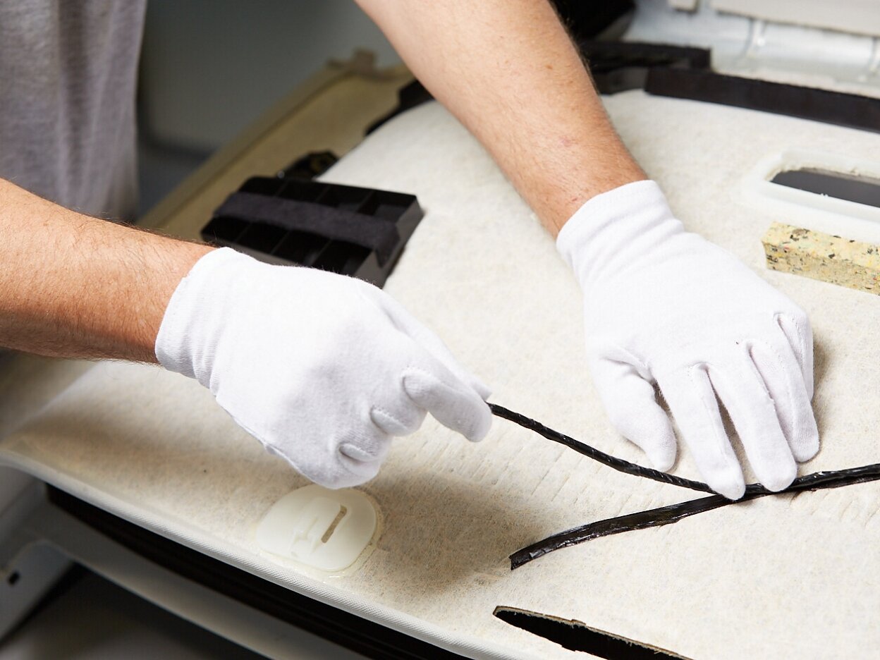 tesa-automotive-cable-mounting-application-web-image-002