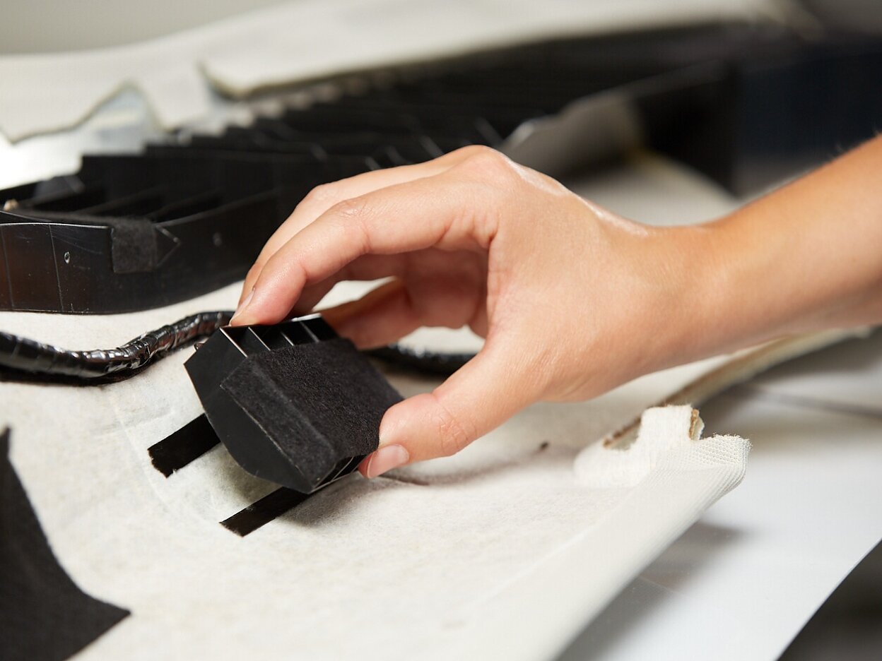 tesa-automotive-cable-mounting- crashpad-web-image-02