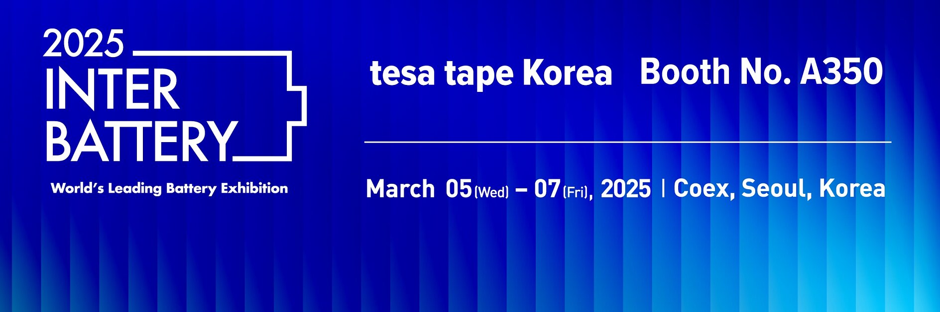 2025년 Inter Battery Exhibition을 위한 파란색 홍보 그래픽입니다. 여기에는 2025년 3월 5-7일, 한국 서울 코엑스에서 열리는 행사에 대한 세부 정보가 포함되어 있으며, tesa tape Korea 부스 번호 A350이 강조되어 있습니다. 이 디자인은 그라데이션 배경을 특징으로 합니다. (This text has been generated by AI)