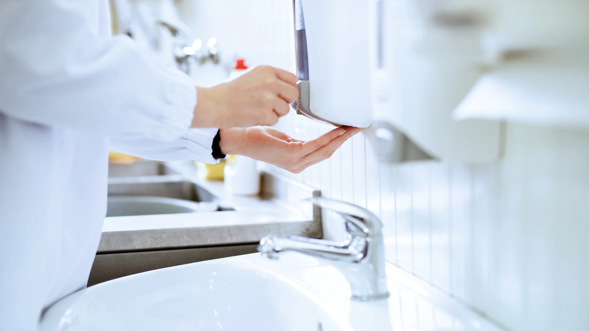 tesa power.kit for dispeners in cleaning and hygiene industry