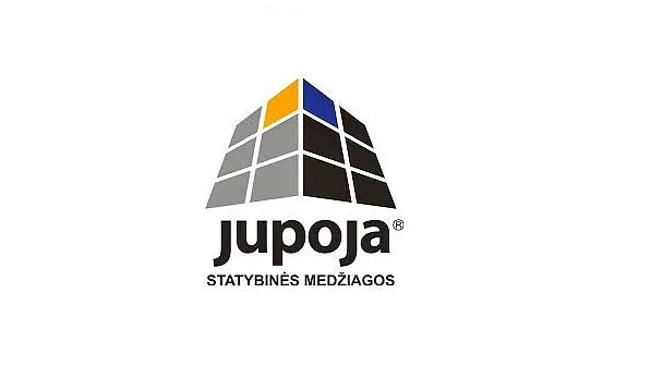 Įmonės logotipas su stilizuota pastato forma, sudaryta iš pilkų, juodų, oranžinių ir mėlynų kvadratų. Žemiau paryškintomis juodomis raidėmis parašytas tekstas „jupoja“, apačioje mažesniu šriftu – „STATYBINĖS MEDŽIAGOS“. (This text has been generated by AI)