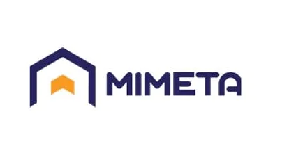 MIMETA logotipas su stilizuota tamsiai mėlynos spalvos namo forma, kurios viduje yra oranžinė rodyklė, nukreipta į viršų, kairėje nuo teksto „MIMETA“ paryškintomis tamsiai mėlynomis raidėmis baltame fone. (This text has been generated by AI)